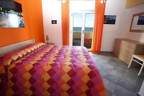 Residence Mare Blu Capo dʼOrlando Aparthotel